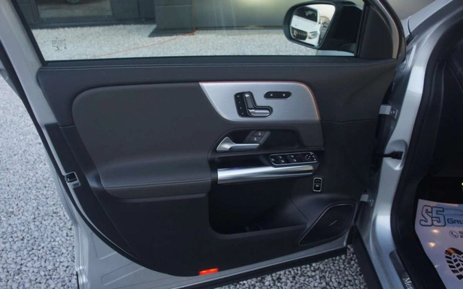 Mercedes-Benz GLA cena 179000 przebieg: 10290, rok produkcji 2020 z Dobrzyca małe 667